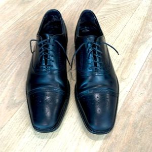 To Boot New York black lace up with cap toe & wingtip stitching. Size 9.5 US.